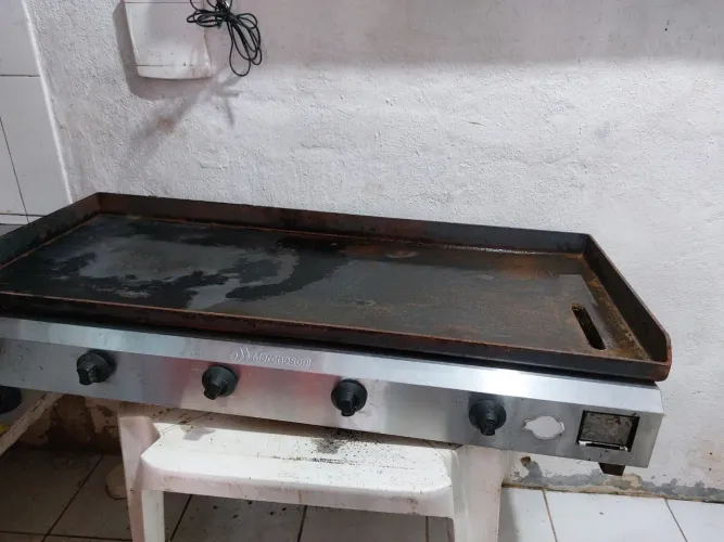 Chapa proficional 5 queimadores 6 mim 1100 reais