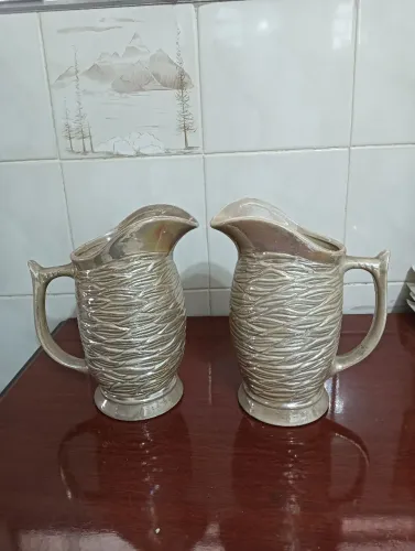 2 Jarras Decorativas em Cerâmica Cor Bege Perolizada *Anos 70* Vintage Colecionador