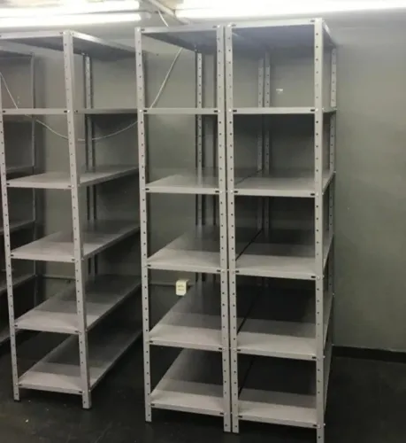 Prateleiras reforçadas usadas