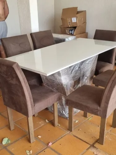 Mesa de jantar de 0,79 m x 1,59 m com 6 cadeiras novíssima