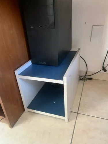 Suporte para CPU em MDF com prateleira