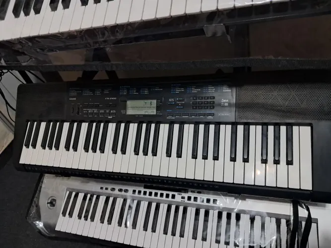 Teclado Casio CTK2300