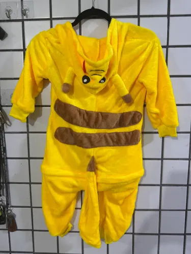 Pijama Kigurumi Macacão Fantasia Pikachu 100cm R$ 100