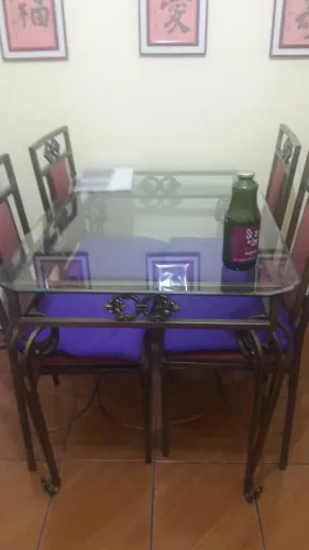 mesa de ferro com tampo de vidro cristal 4 cadeiras - usada 1,20 x 0,80 tampo de cristal