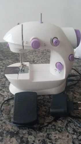 Carcaça + utensílios da Mini Máquina de Costura