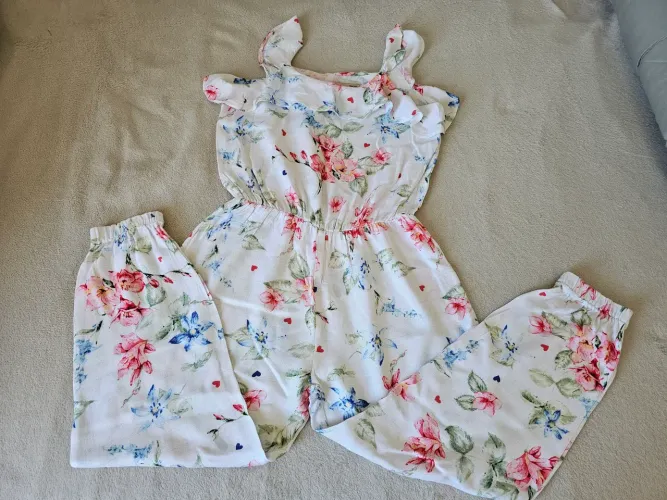 Macacão floral infantil