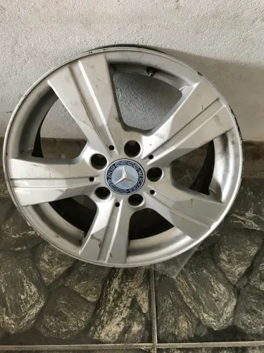 Roda avulsa em bom estado Aro 16 Mercedesbens B180
