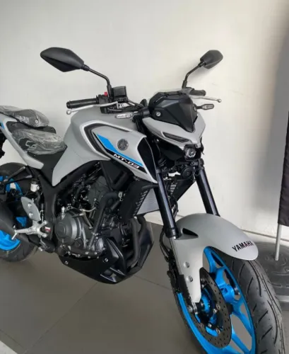 Yamaha MT 03 connected / Vendedora Paula
