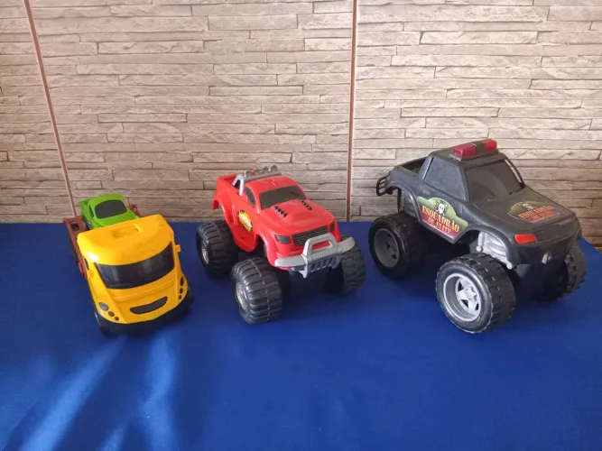 Kit de Carrinhos Monster Truck para Crianças