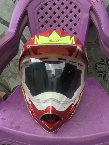 Vendo 2 capacetes por 150