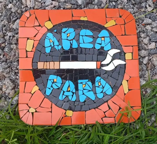 Placa em Mosaico para área de fumantes
