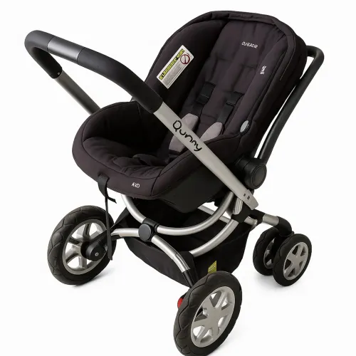 Carrinho de bebê Quinny + bebê conforto 