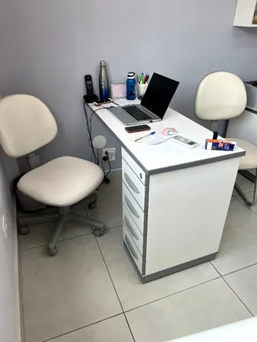 Escrivaninha para consultório