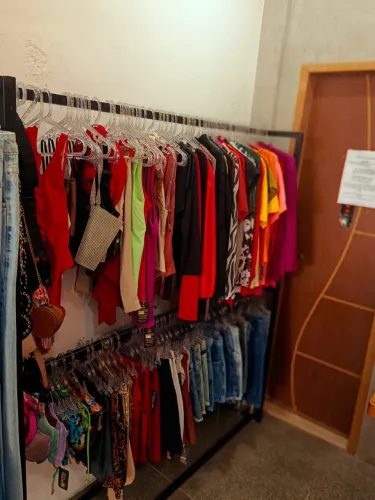 Araras  para loja de roupas/modelo industrial 