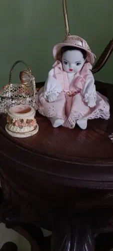 Boneca de Porcelana Antiga