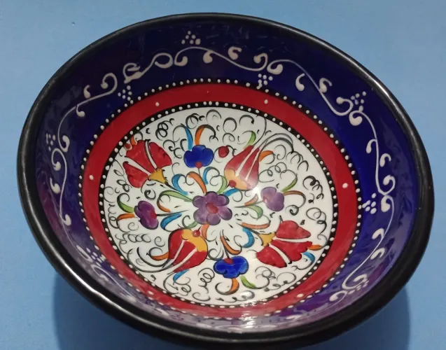 Tigela em louça decorativa
