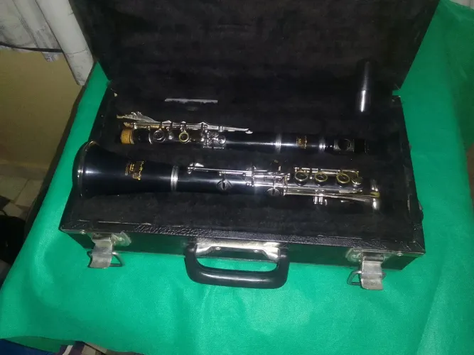 Clarinete Sib TOKAI TCL200B( 1 ano de uso nenhum defeito com nota fiscal )