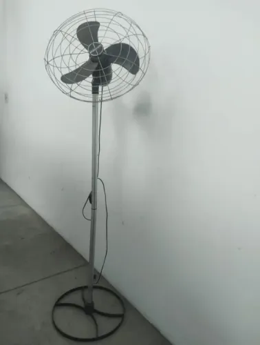 Ventilador de Pé Industrial - Grande Bivolt 