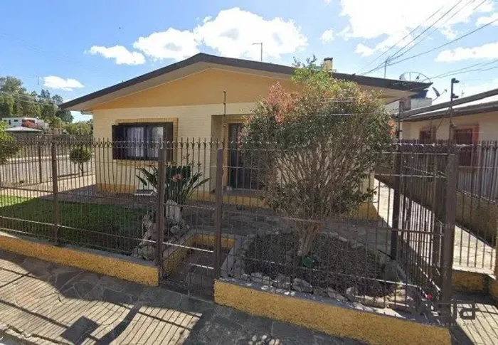 Casa a venda com 5 dormitórios, sendo 1 suíte de 185m².