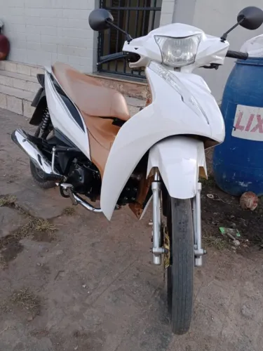 Moto muito boa emplacada 