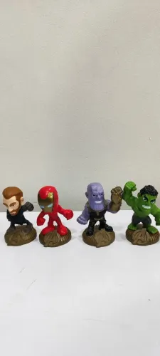Boneco Miniatura Marvel Avengers Thanos,Hulk,Homem de ferro,Capitão America Coleção Lacta 