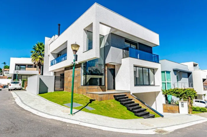 Casa no condomínio Villagio Del Sole com 4 suítes, 6 vagas