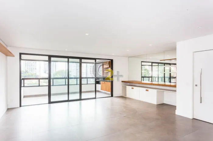 Apartamento à venda na Vila Romana com 3 suítes e 3 vagas