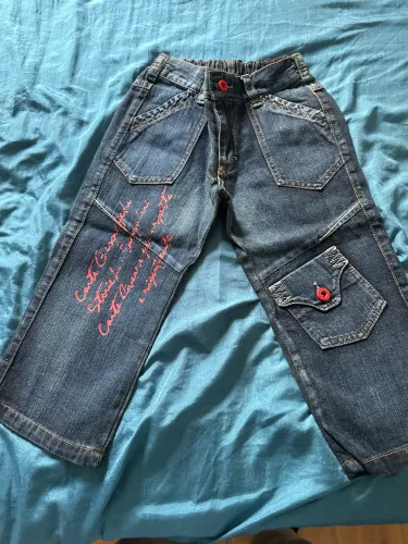 Calça jeans infantil TAM 3 botões vermelhos