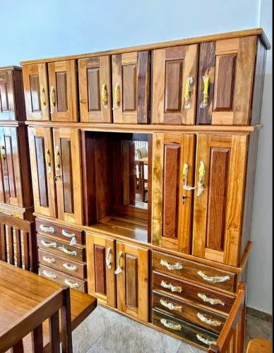 Guarda roupa de casal 6 portas todo de madeira