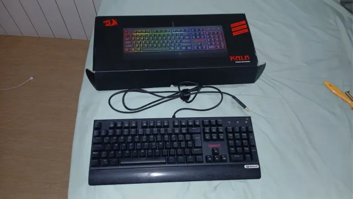 Teclado Mecânico Gamer Redragon Kala RGB