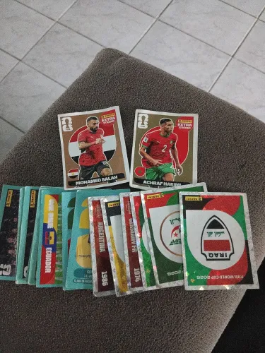 Compre duas catas da panini dourado e bronze e leva mais dezesseis cartas de graça