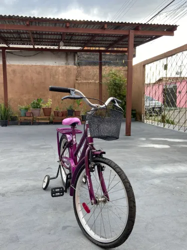 Bicicleta Infantil Aro 20 Cairu Genova - Roxo (com rodinhas e cestinha)