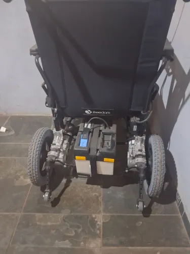 Cadeira de rodas motorizada