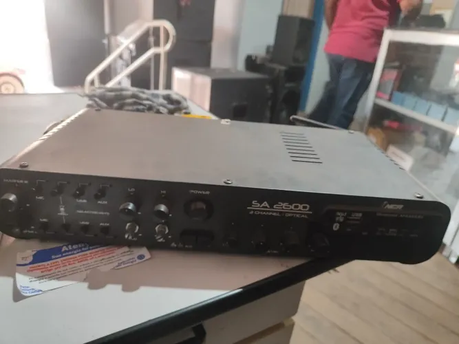 Vende-se amplificador de som profissional