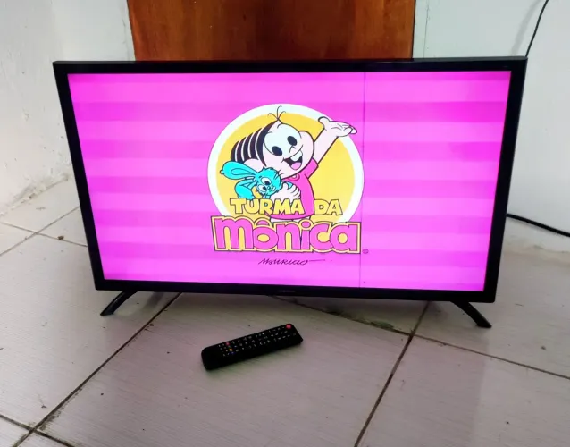 Tv 32 Samsung smart com fio de cabelo imperceptível