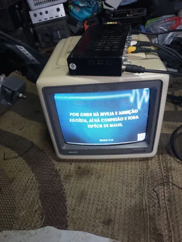 Tv portatil de tubo 10 polegadas (so a tv sem controle)