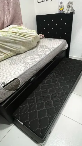 vendo cama de solteiro com auxiliar, colchão e a cabeceira