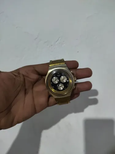 SWATCH CARA PRETA 