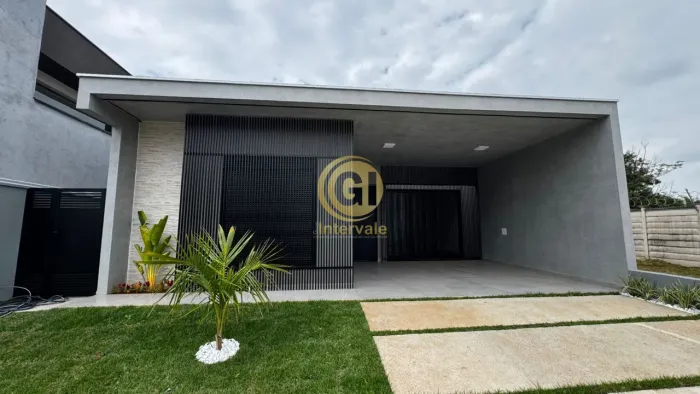 Casa de Alto Padrão no Jardim Jacinto, Jacareí-SP - 3 quartos, 1 suíte, 3 banheiros, 4 vag