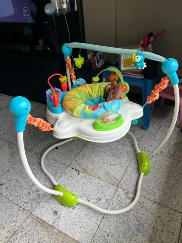 Jumper Interativo para Bebês com Atividades, Assento Giratório 360°, Altura Ajustável