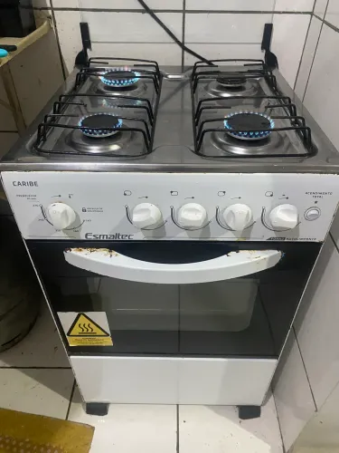 VENDE-SE 01 FOGÃO DE 04 BOCAS.