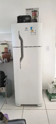 Geladeira em estado de nova