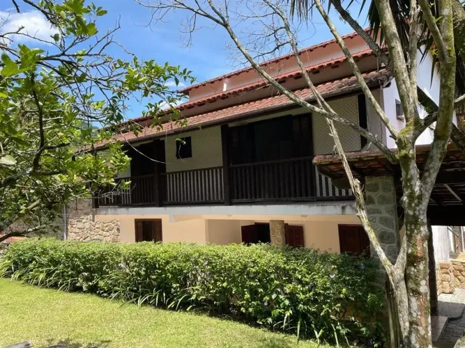 Belissima casa em Condomínio Fechado na Serra