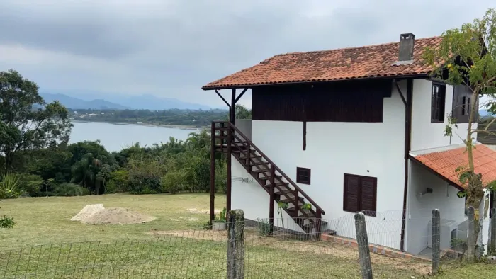 Casa para Locação em Imbituba, Ibiraquera, 2 dormitórios, 1 banheiro, 1 vaga
