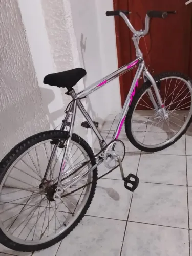 R$ 335,00 bicicleta aro 26 CROMADA RELÍQUIA sem Marcha bairro Olaria ACEITO CARTÃO FAÇO