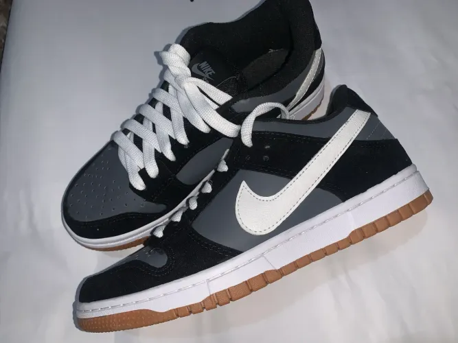 Tênis Nike Tam 37 - Novo (Nunca Usado) + 2 Pares de Cadarço