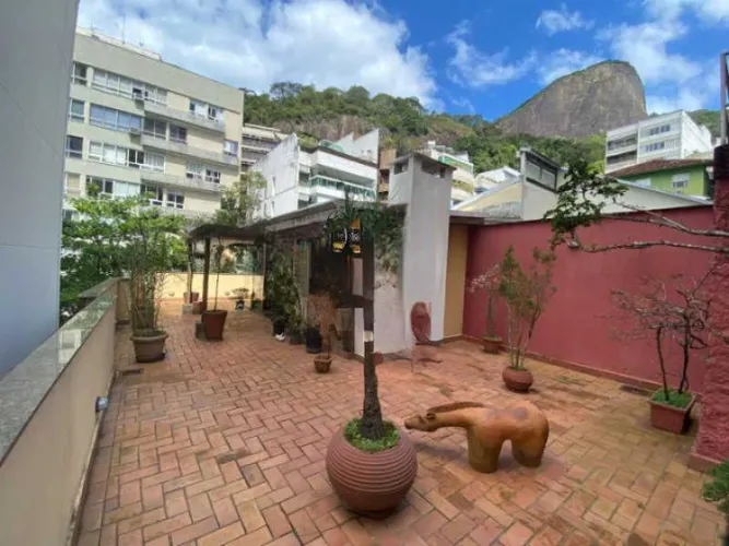 Duplex 3 quartos 240 m2 em Leblon