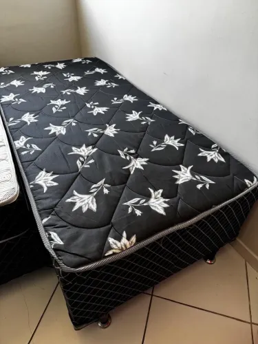 Base de cama de solteiro