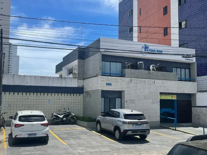Vendo Clínica em Piedade de Esquina com 2 Pavimentos