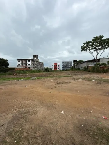 Terreno com 3200m2 com 2 frentes, próximo à Nilton Lins, Rua Visconde de porto seguro